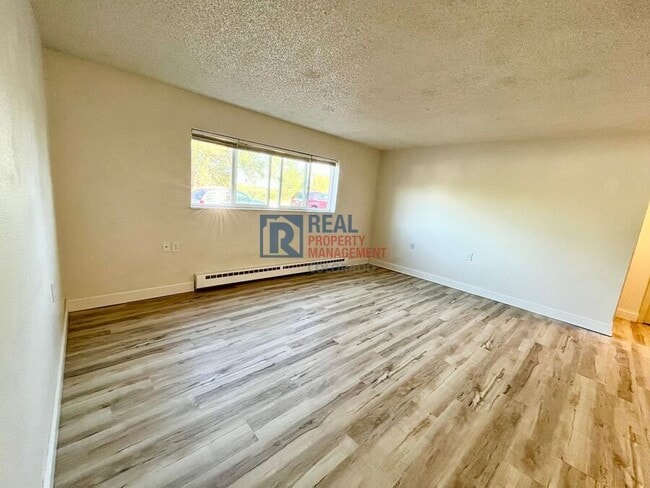 Building Photo - 2028 Friendship Pl