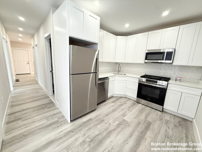 Building Photo - 10 Cawfield St