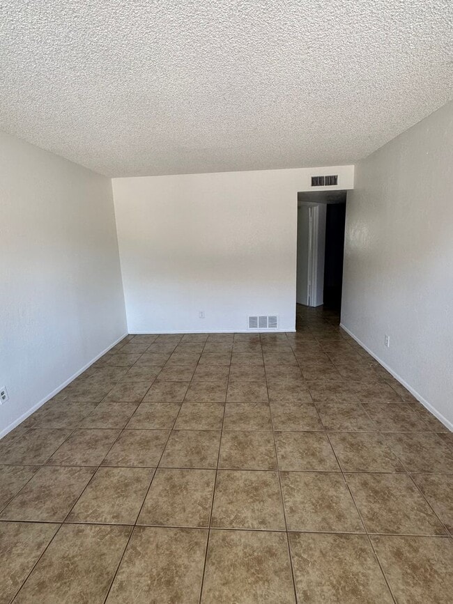 Photo - 330 W 5th Pl Apartment