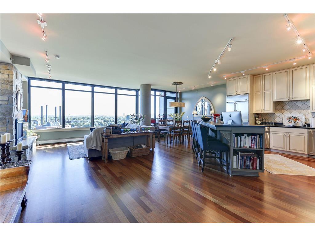 Foto principal - 215 10th Ave S