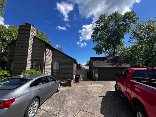 Building Photo - 5901 New Hope Ct