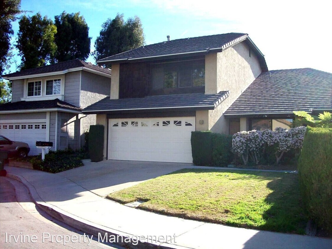Primary Photo - 4 br, 2.5 bath House - 28 Lucero West