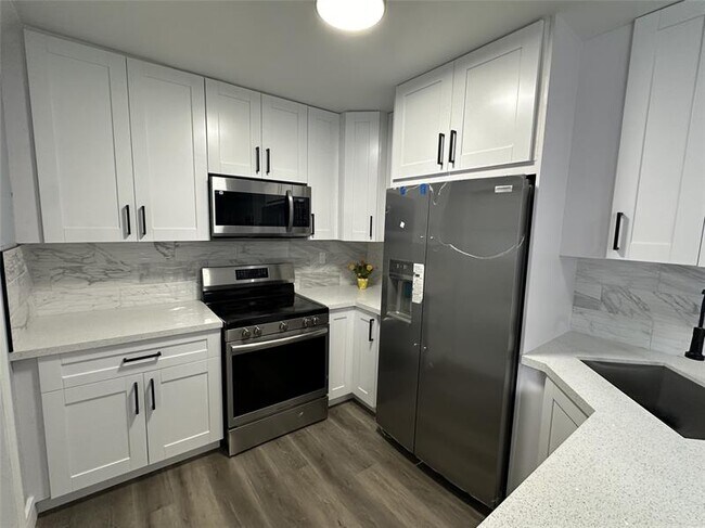 Foto del edificio - 814 SW 12th Pl