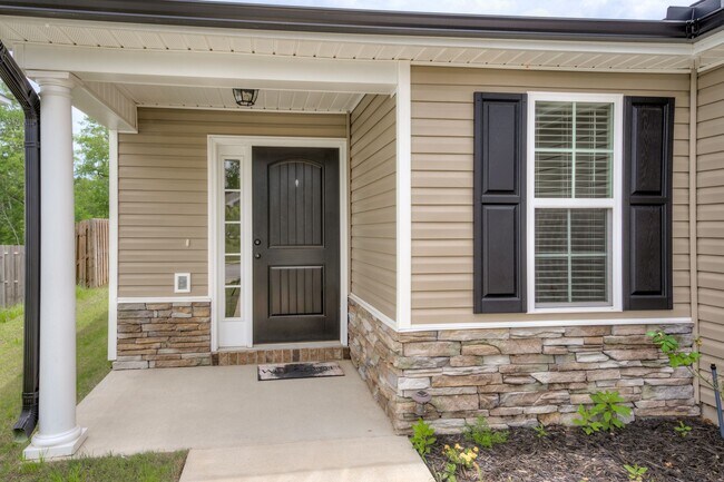 Foto del edificio - 3 Bedroom 2 Bathroom Home in Haynes Station