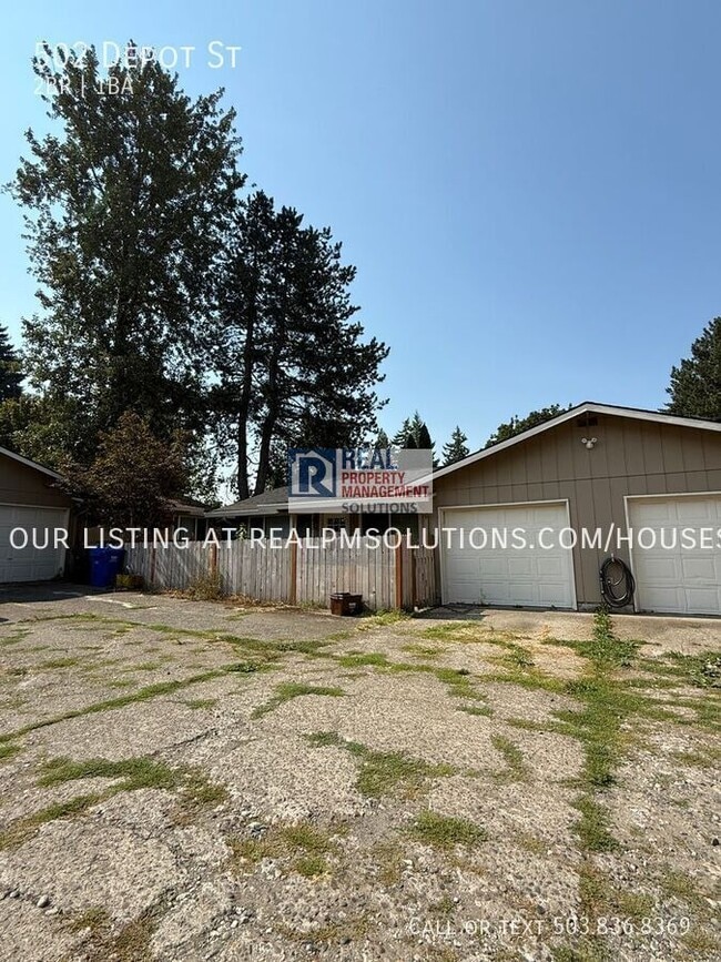 Building Photo - 502 Depot St