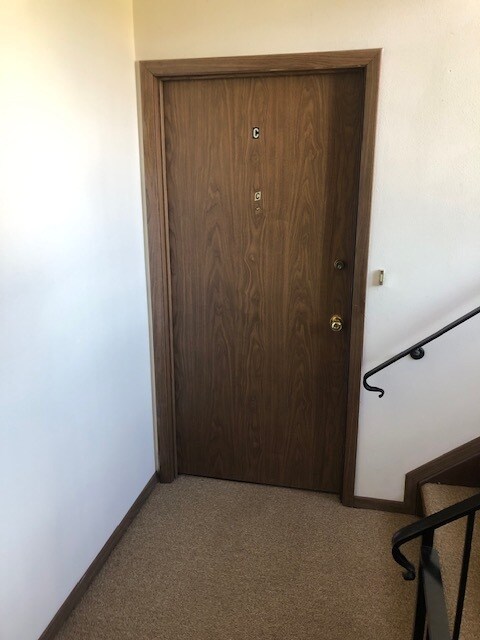 Door to apartment Cance to apartment B - 1101 Cambridge Dr