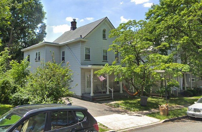 Building Photo - 106 2nd St