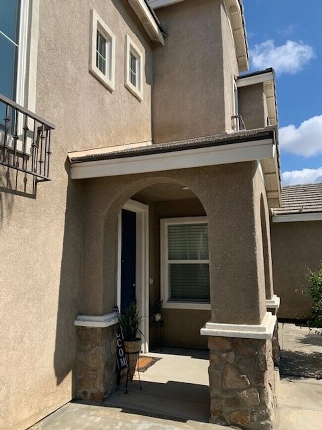 Building Photo - Beautiful Home Available for Lease in Sout...