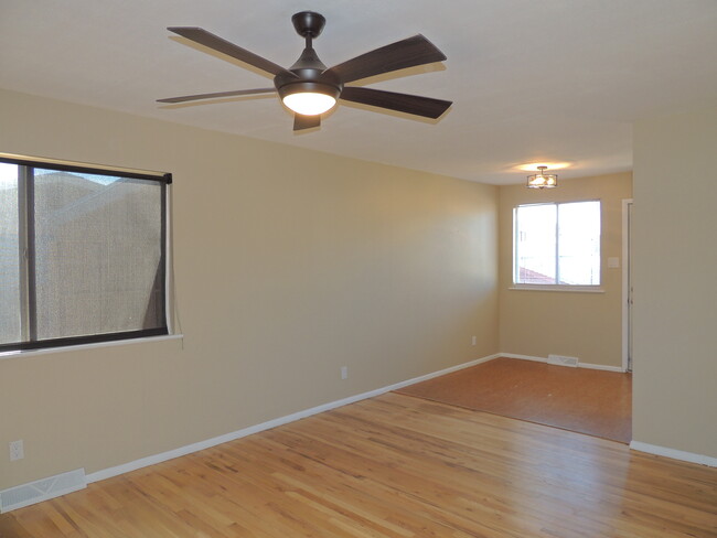 Building Photo - 2117 Manor Ave