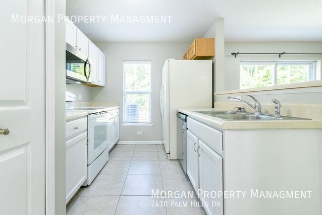 Building Photo - 7410 Palm Hills Dr