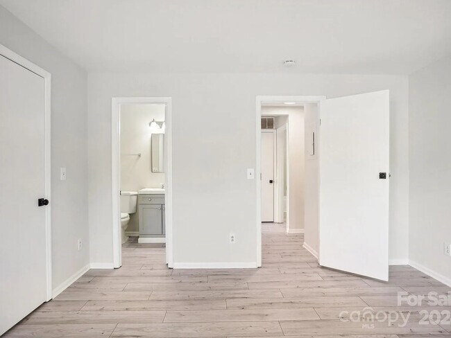 Foto del edificio - 9623 Vinca Cir