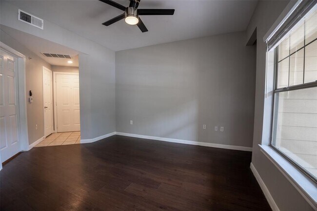 Building Photo - 2320 Gracy Farms Ln