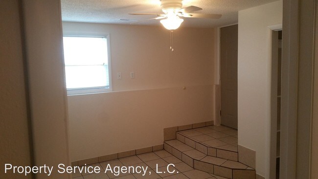 Building Photo - 2121 Barr Dr