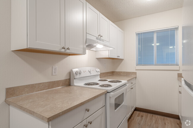 1BR, 1BA - Cocina de 565SF - Salem Parkway Apartments