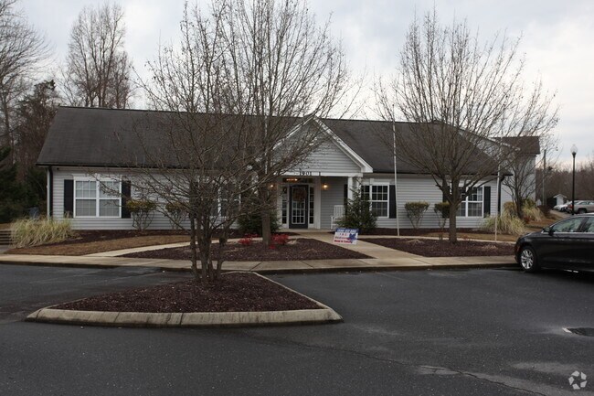 Arlington Square West Apartments Apartments Asheboro, NC