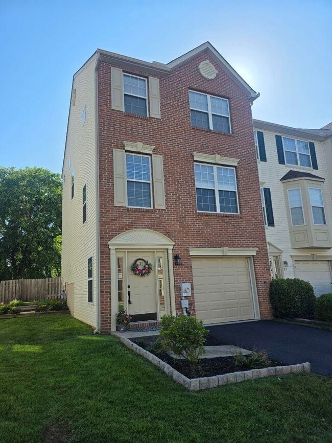 Building Photo - 31 Carrick Ln