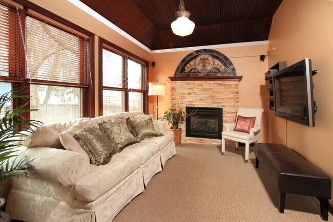 All season porch - 2312 Pillsbury Ave S