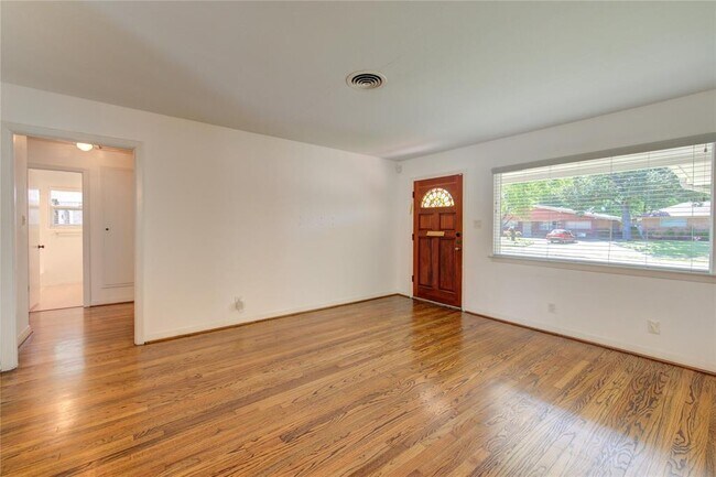 Foto del edificio - 4538 Warm Springs Rd