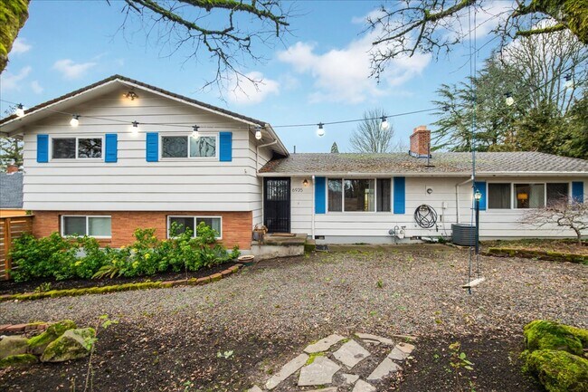 Foto del edificio - 6935 SW Taylors Ferry Rd