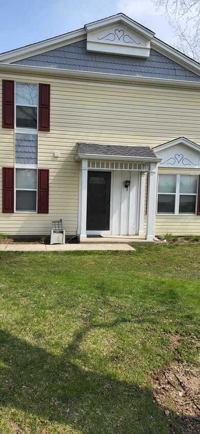 End Unit Lots of Privacy - 2615 Country Oaks Ct