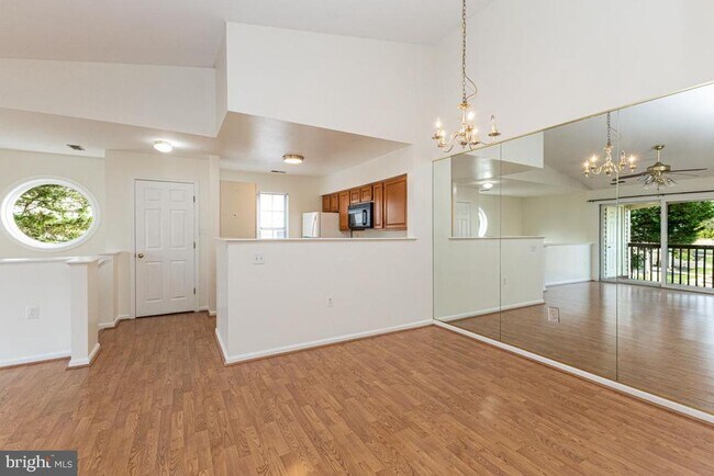 Foto del edificio - 9472 Scarlet Oak Dr