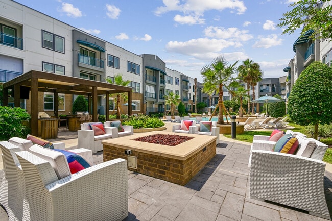 Building Photo - Flats on Tanglewilde