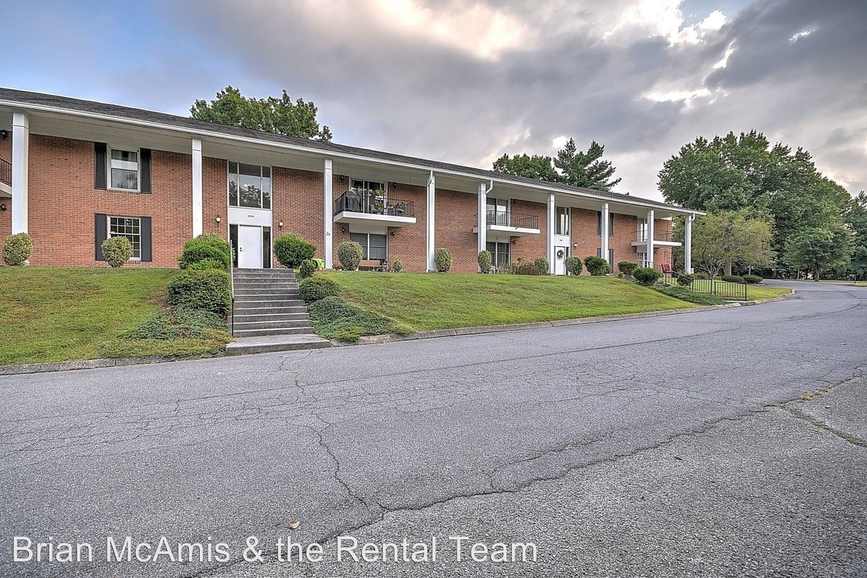 Primary Photo - 2 br, 2 bath House - 1900 W. Manor Court #C