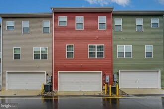 Building Photo - 9907 Cedarmass Cir