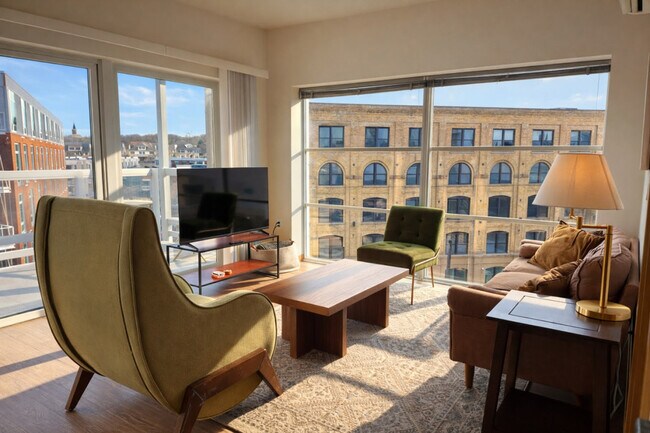 Foto del edificio - 1640 N Water St
