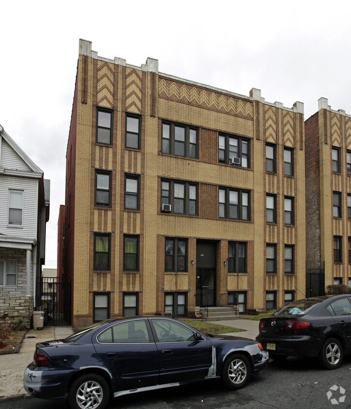 Foto principal - 96-98 Highland Ave