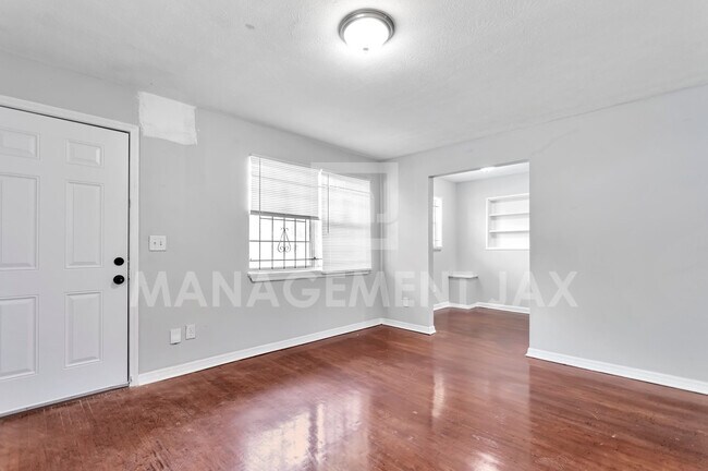 Building Photo - 2128 W 15th St