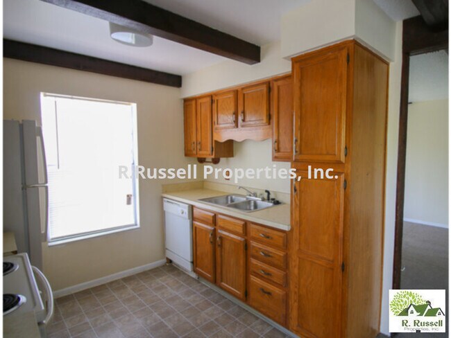 Building Photo - 570 Heatherton Village
