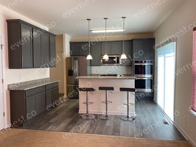 Foto del edificio - 102 Ridgeway St