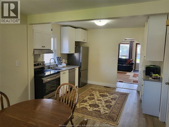 Photo du bâtiment - 1682 Elsmere Ave