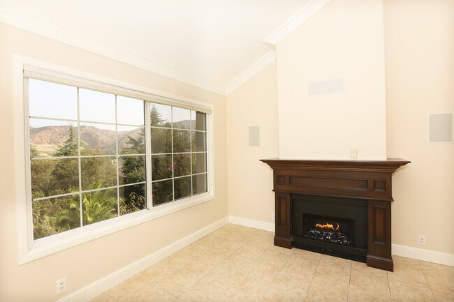 Main Room_01 - 28963 Canyon Oak Dr