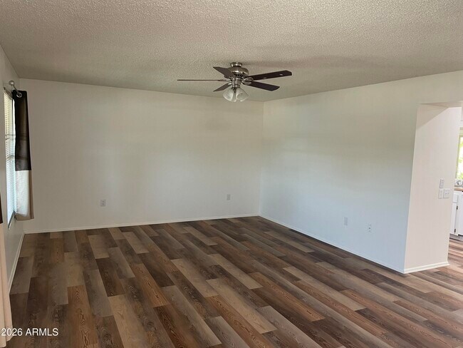 Foto del edificio - 9504 W Hidden Valley Cir