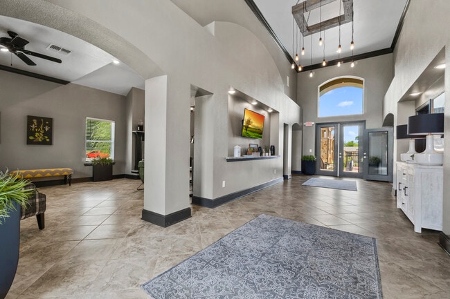 Building Photo - Willow Creek Apartments