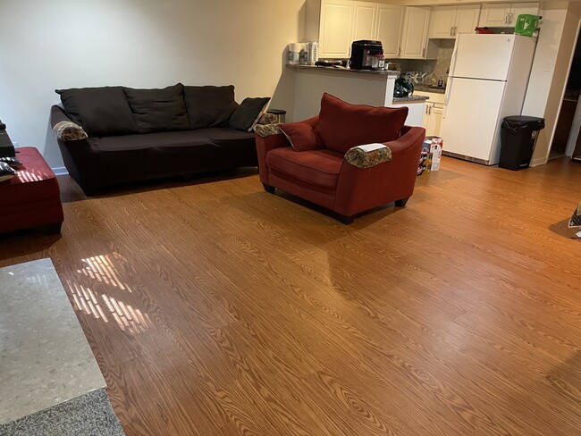 Foto del edificio - 301 Kingscote Ln