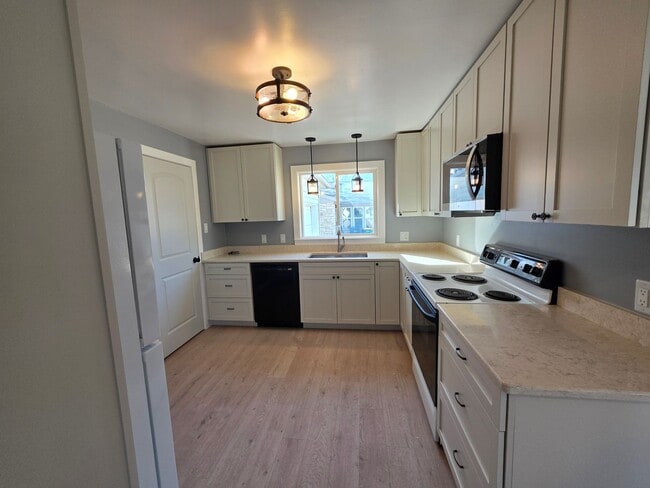 Building Photo - 367 Mohawk Ave