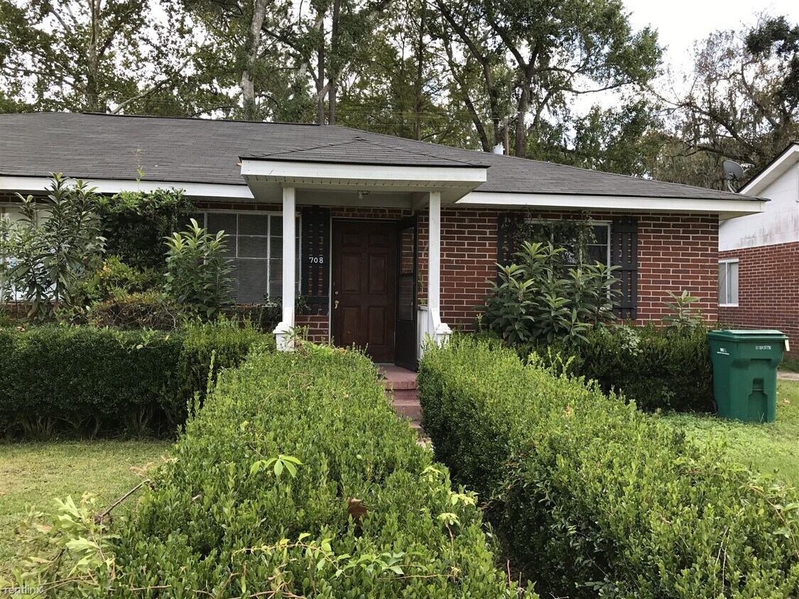 2 br, 1 bath Duplex 708 Covington Avenue Townhome Rentals in Garden