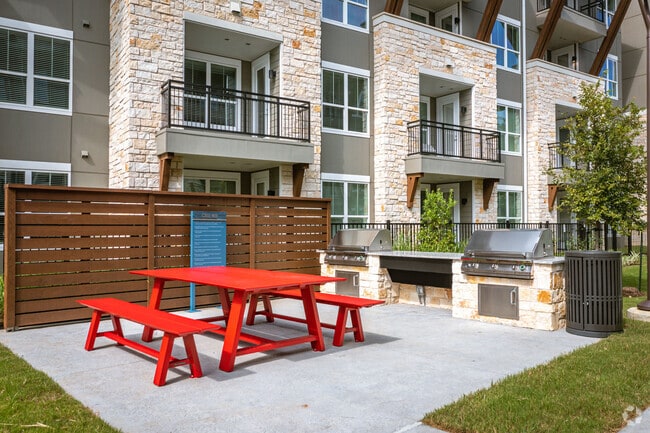 Building Photo - Creekside Park The Grove