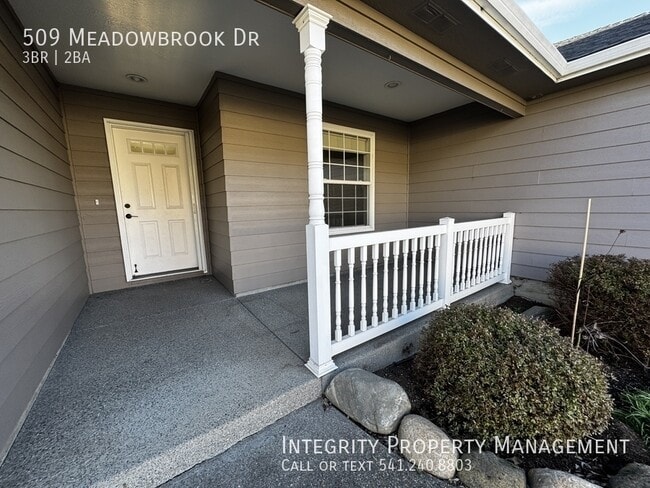 Foto del edificio - 509 Meadowbrook Dr