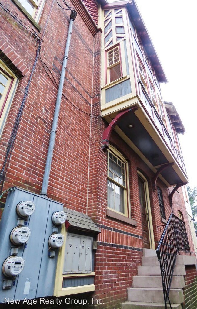 Building Photo - 412 N 33rd St