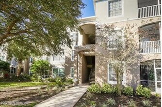 Building Photo - 10550 Baymeadows Rd