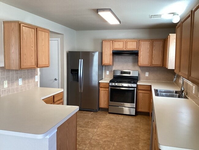 Foto del edificio - 15602 Jasmine Tree Ln