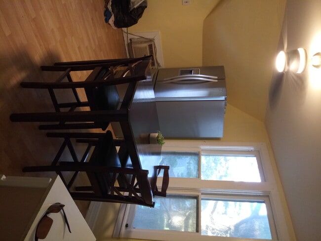 Building Photo - 520 Lawrence Ave