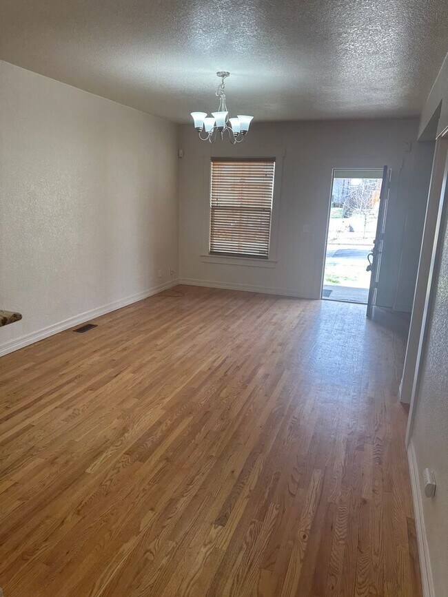 Foto del edificio - Beautiful 2 bedroom in prime location