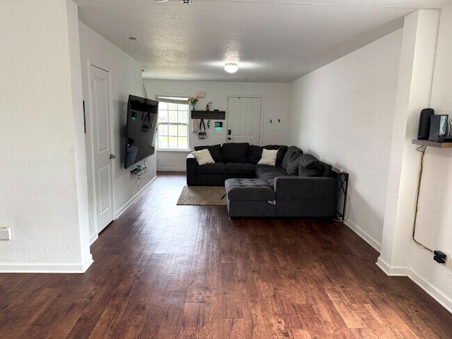 Building Photo - 836 Chariot Way