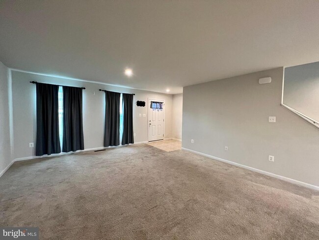 Building Photo - 255 Severna Pkwy