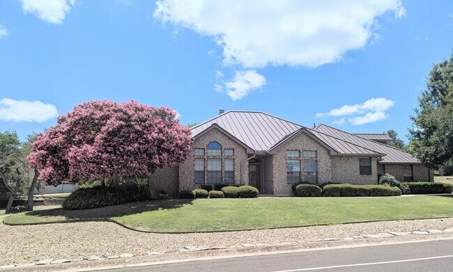 Building Photo - 100 Braeburn Cir